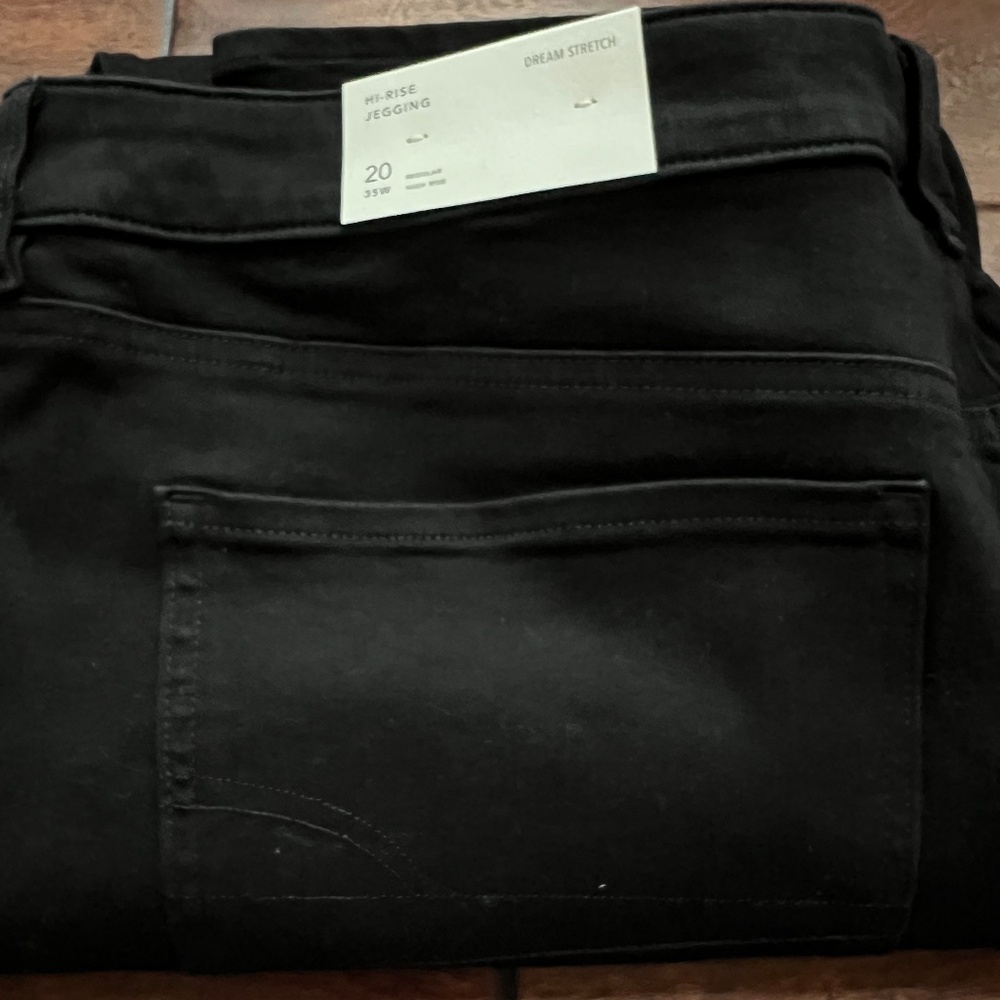 American Eagle Hi-Rise Jegging. NWT